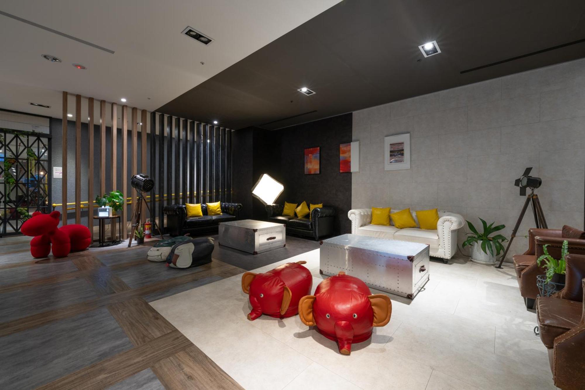 Ningcui Business Hotel Taichung Exteriör bild