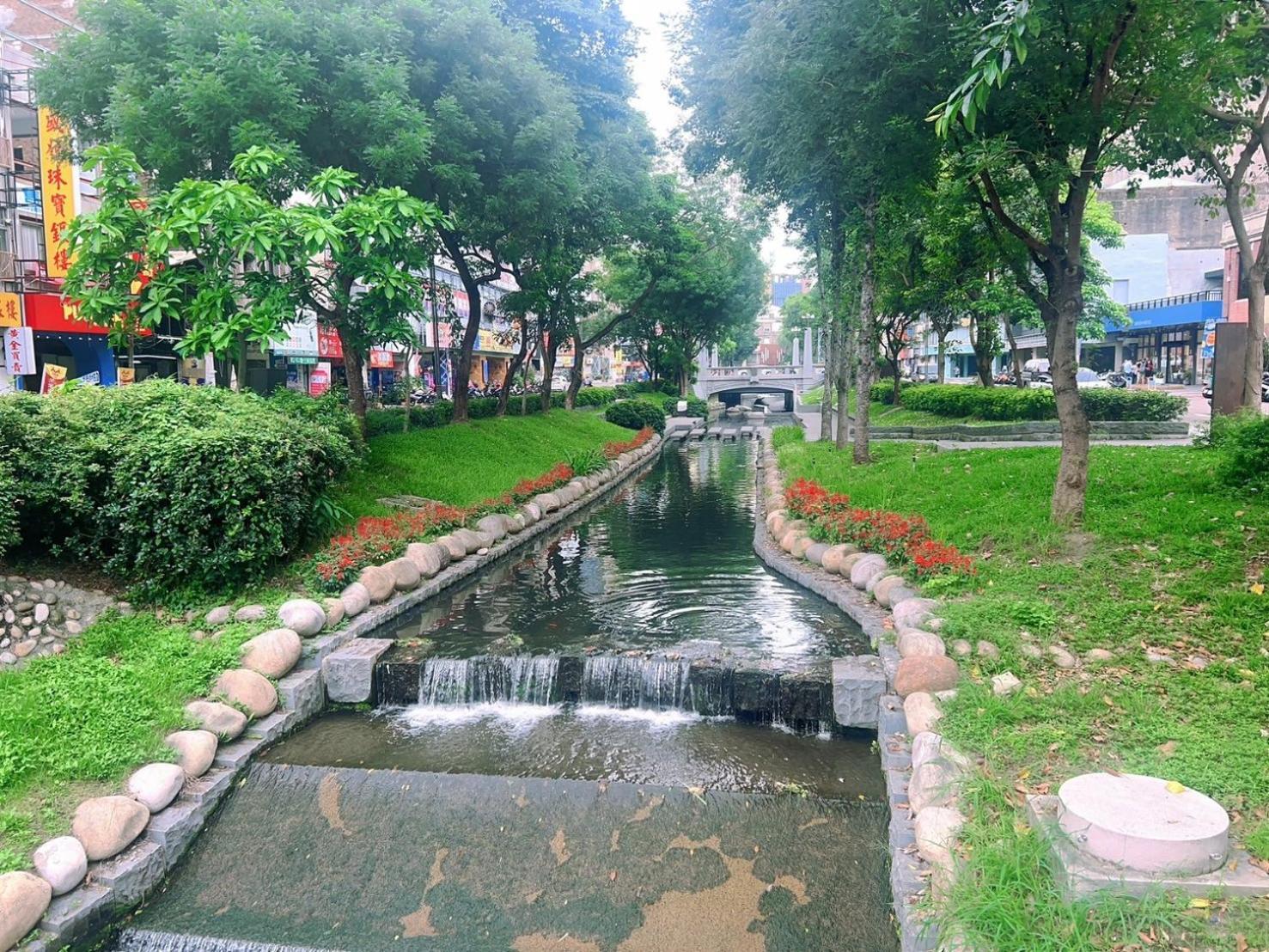 Ningcui Business Hotel Taichung Exteriör bild